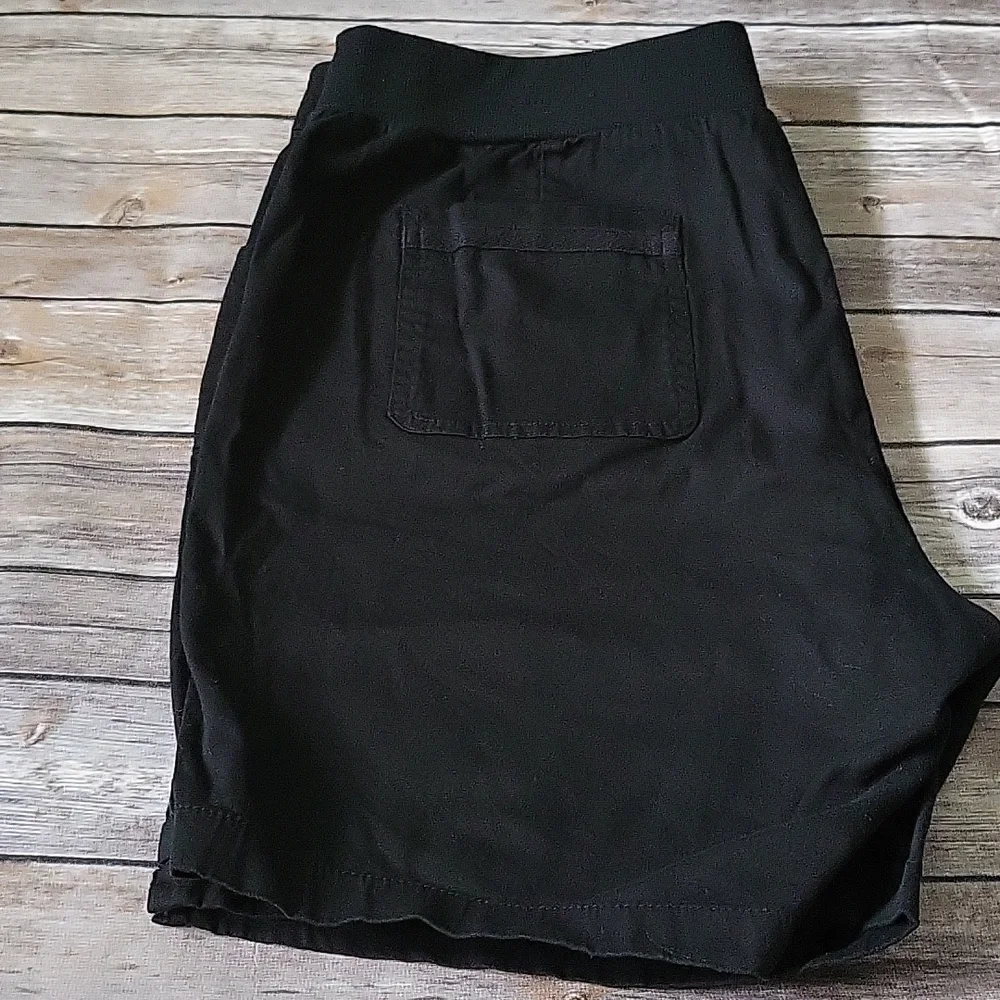 Briggs black lightweight shorts with double button waist and 7.5